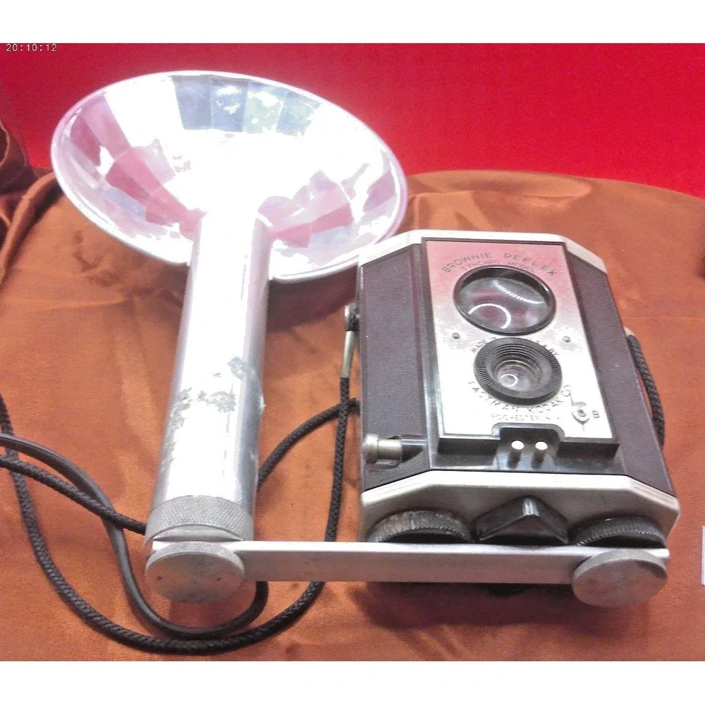 Vintage Kodak Brownie Reflex 20 w/Flash UNTESTED BN23